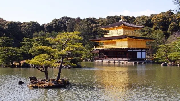 Tourists attractions in Japan to visit: Golden Pavillion