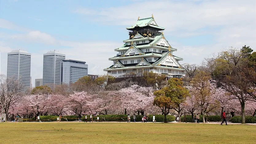 Tourists attractions in Japan to visit: Osaka castle