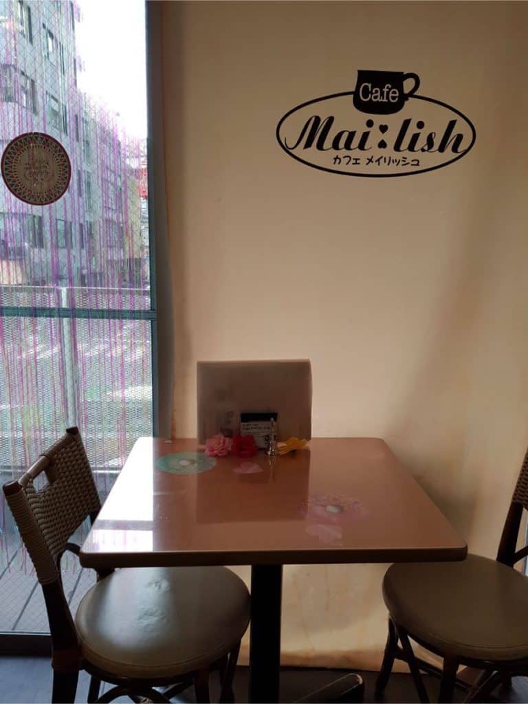 Cafe Mail:Lish Table and chairs